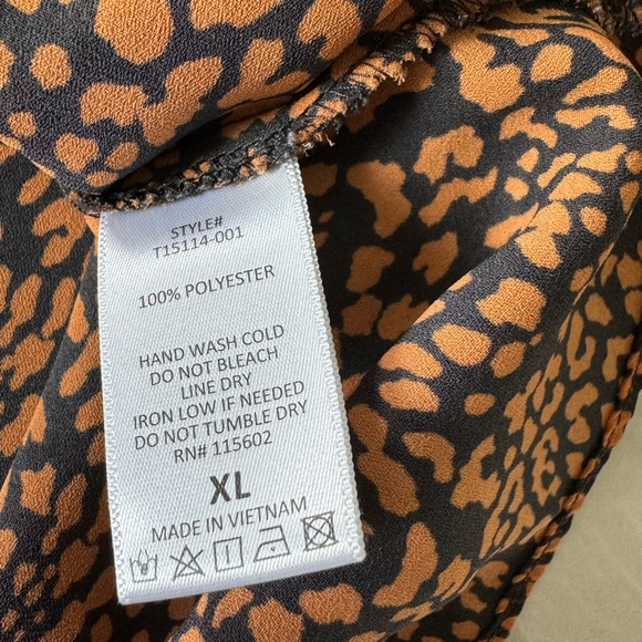 Beautiful ‘All in Favor’ blouse - Picture 5 of 5